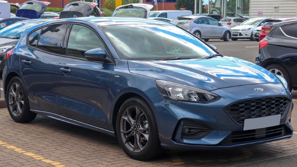 2018-Ford-Focus-ST-Line-EcoBoost